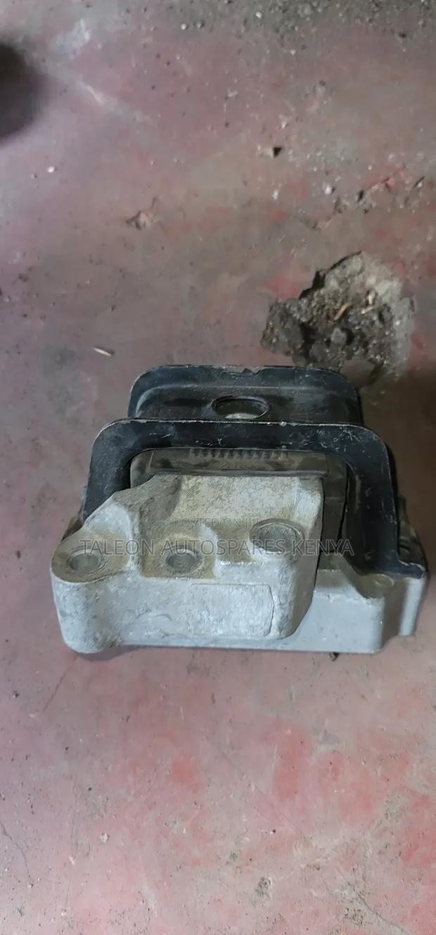 Mitsubishi Outlander 2018 Engine Mountain - main view