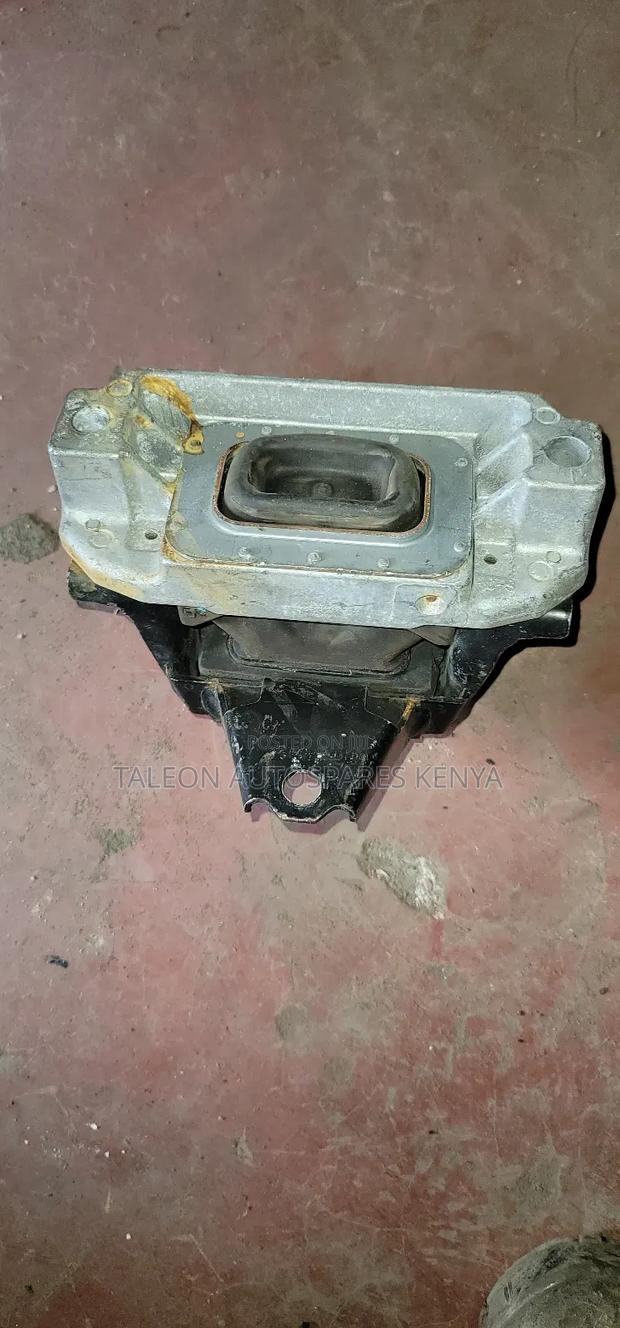 Mitsubishi Outlander 2018 Engine Mountain - thumbnail 4