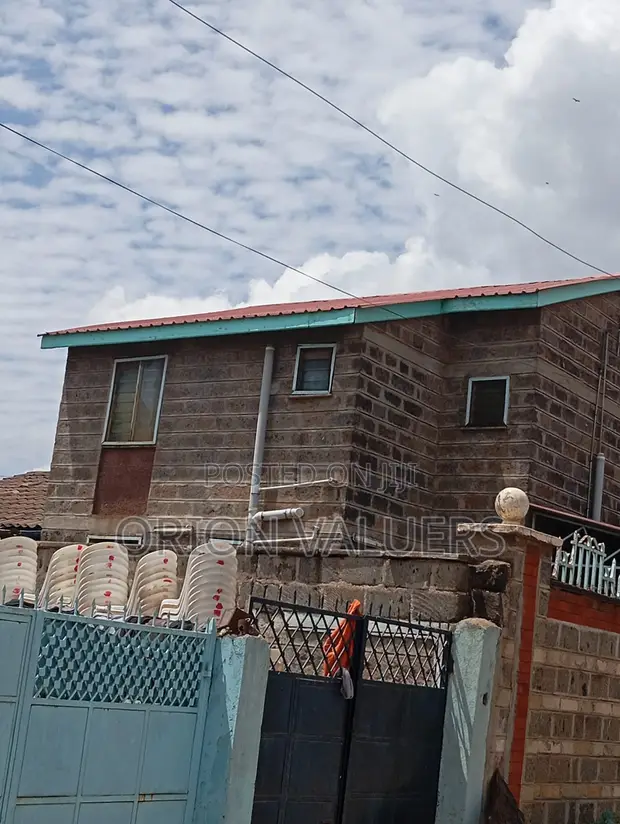 4bdrm Maisonette in Komarock Phase 4 for sale