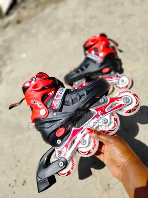 Adjustable Hard Boot Skating Shoes With Rubber Wheels For Kids