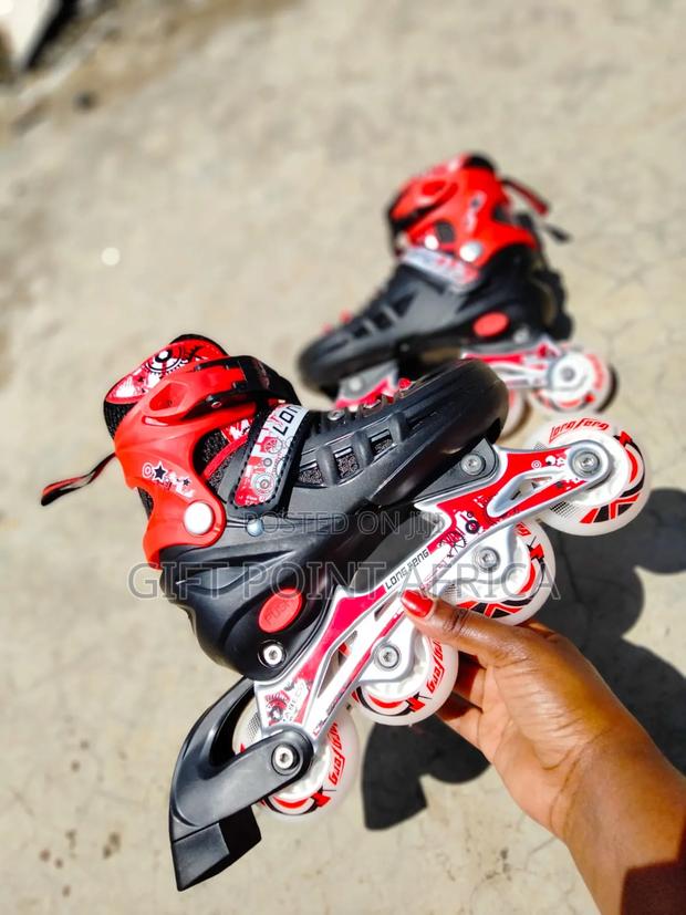 Adjustable Hard Boot Skating Shoes With Rubber Wheels For Kids