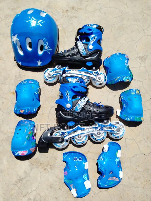 Adjustable Hard Boot Roller Skates With Guards And Helmets - main view