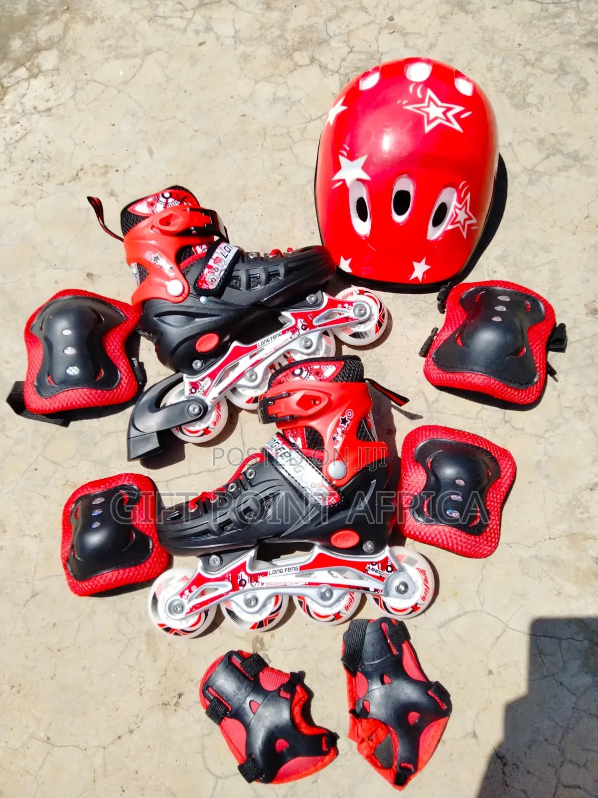 Adjustable Hardboot Rollerskates With Rubber Wheels Helmet And Guards