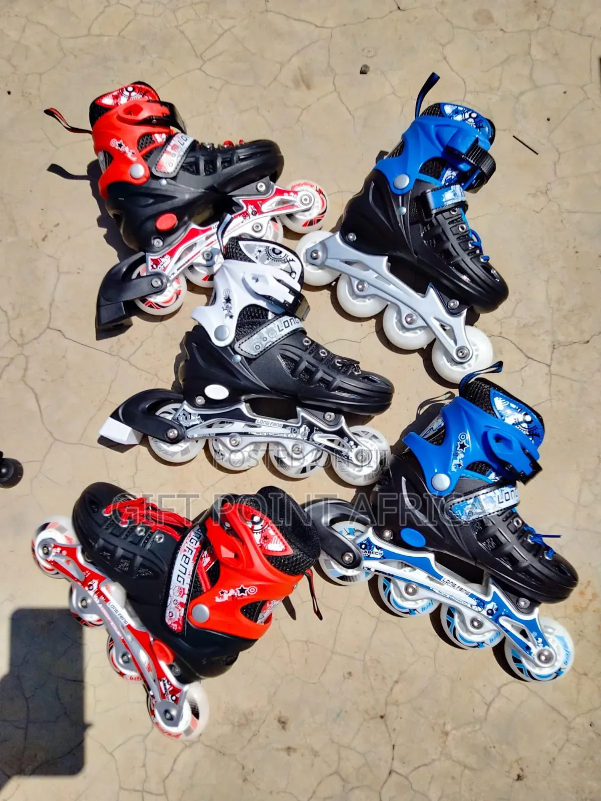 Adjustable Hardboot Rollerskates With Rubber Wheels Helmet And Guards