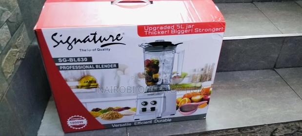Signature Professional Kitchen Blender – Durable