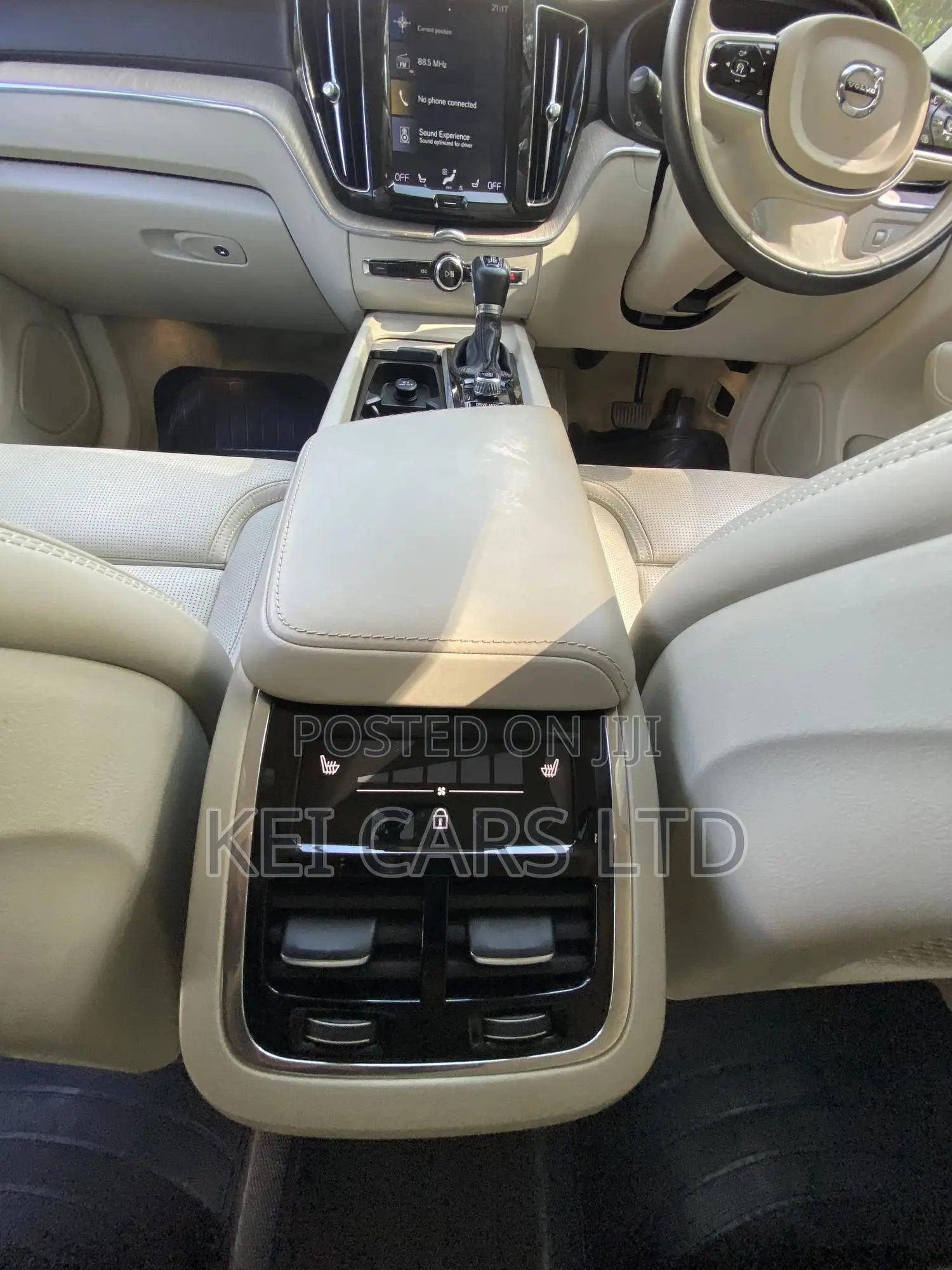 Volvo XC60 2018 White