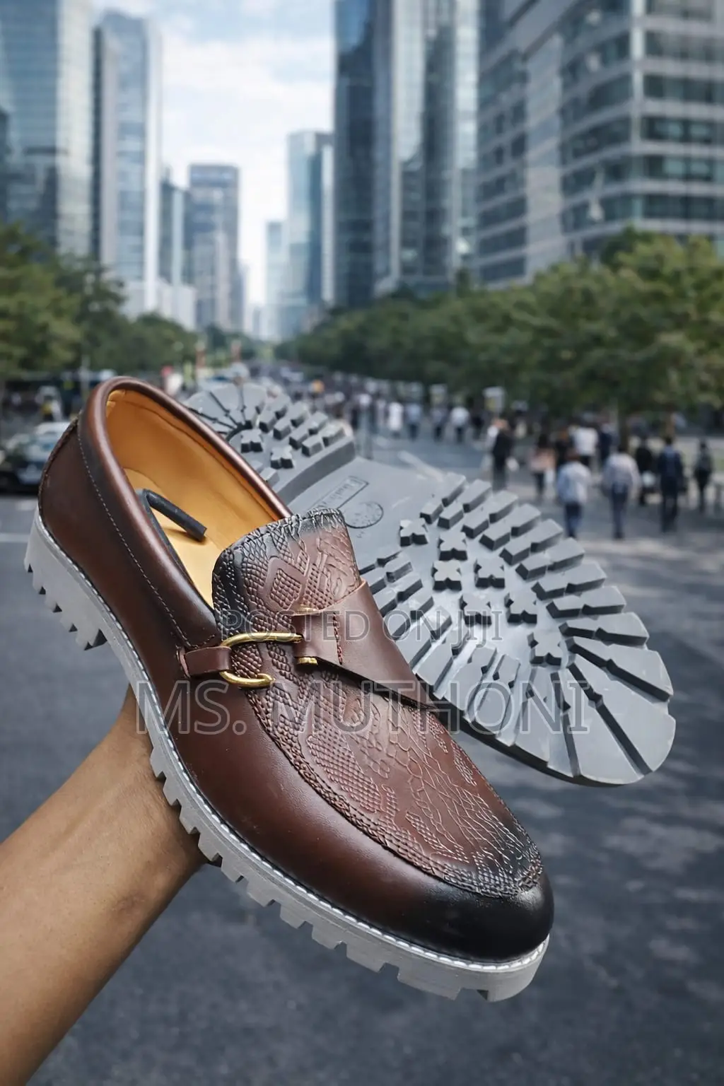 Casual Leather Loafers With a Lug Sole and Gold-Tone Buckle Size 40-45