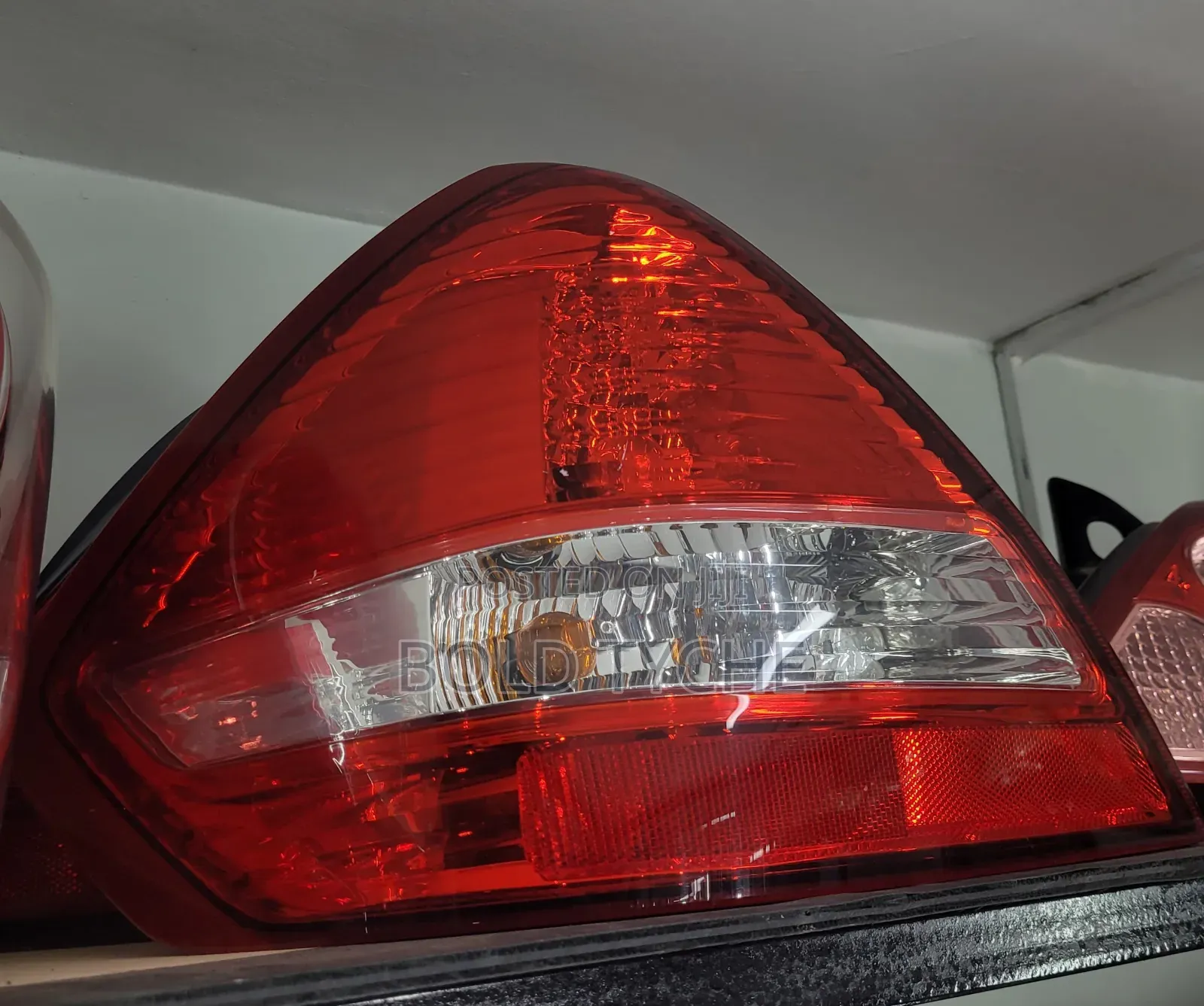 Nissan Tiida Saloon Taillight