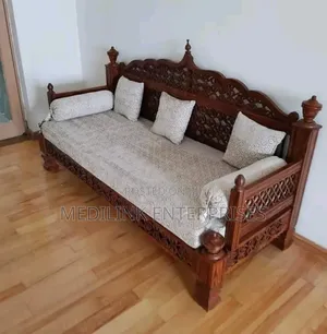 Solo Mahogany Crafted Swahili Day Bed 3 Seater