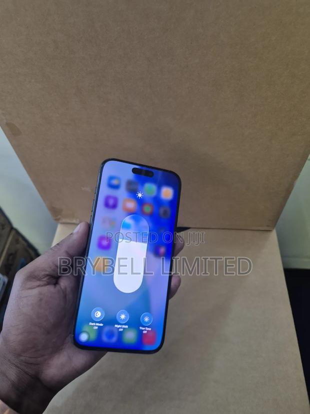 Apple iPhone 15 Pro Max 1 TB Gold - thumbnail 4