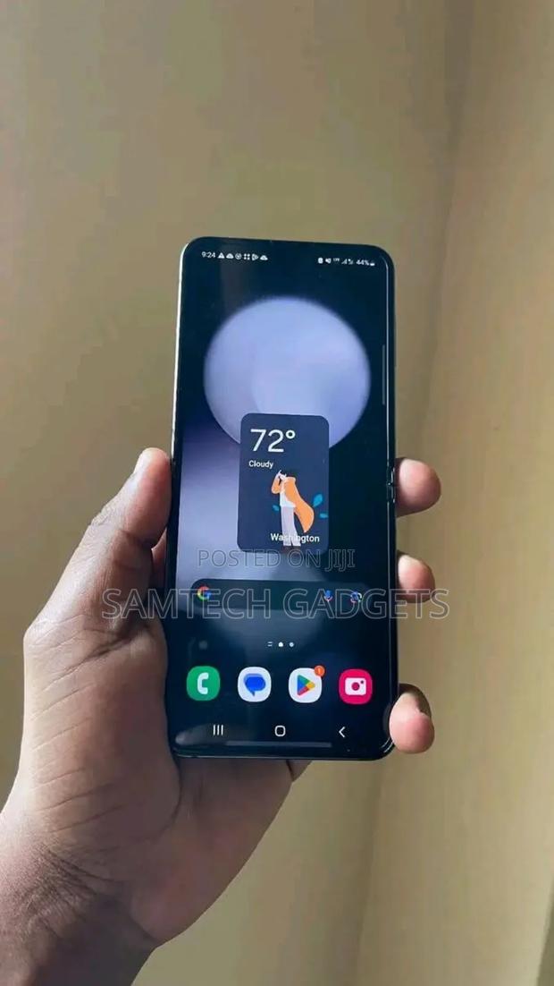 Samsung Galaxy Z Flip 5 256 GB Gray - thumbnail 3