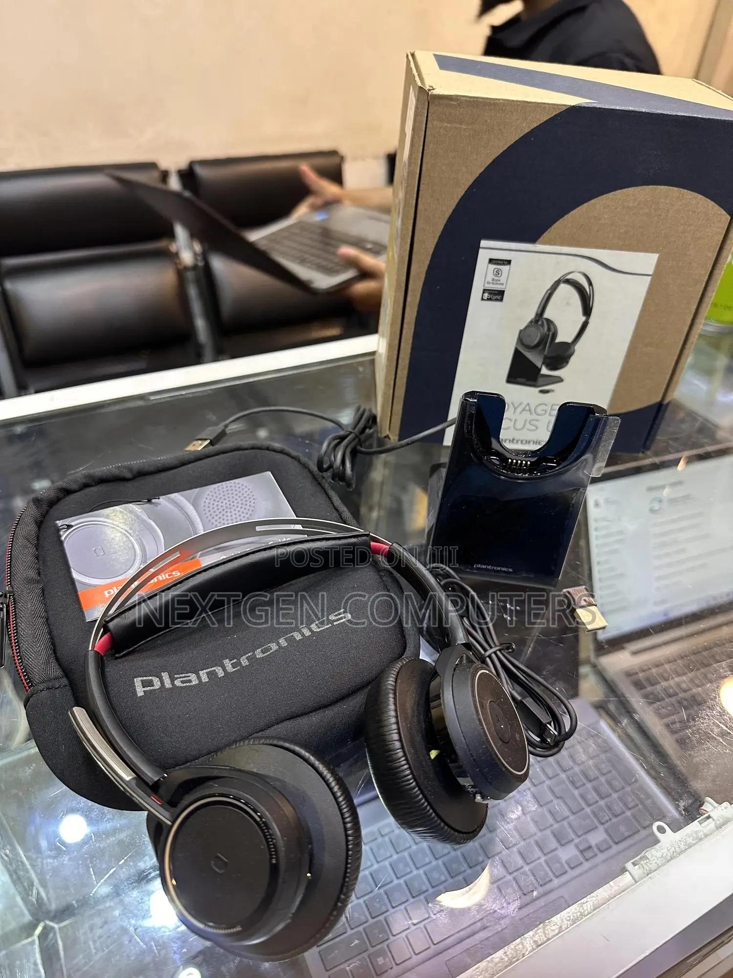 Plantronics - Poly Voyager Focus B825-M Bluetooth Headset W/Stand