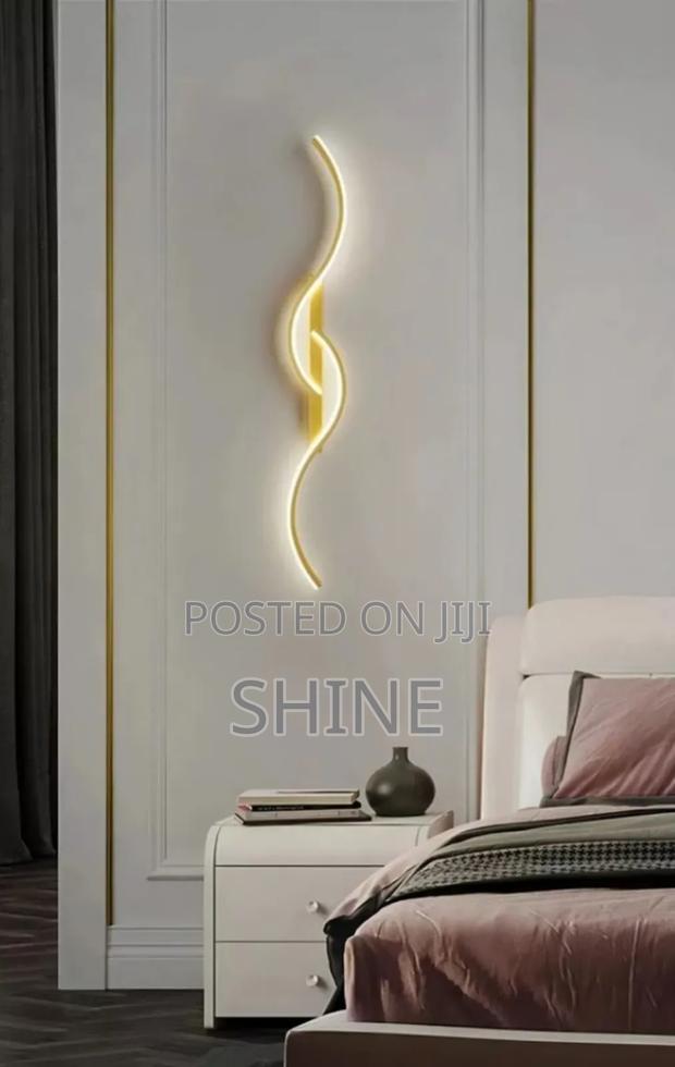 Curved Wall Light - thumbnail 2