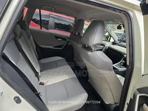 Toyota RAV4 Hybrid 2020 White
