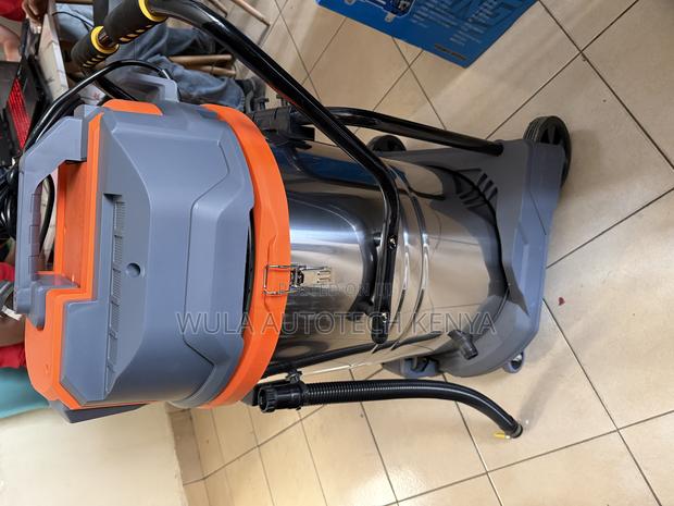 High Quality Vacuum Cleaner (70l) - thumbnail 2