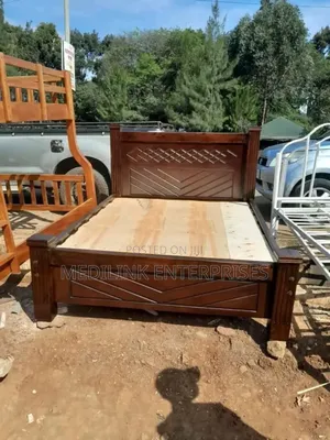 5* Hardwood Walnut Bed Queen Size
