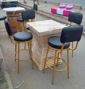 High Table Made From Pallets With 4 Matching Stools. - main view
