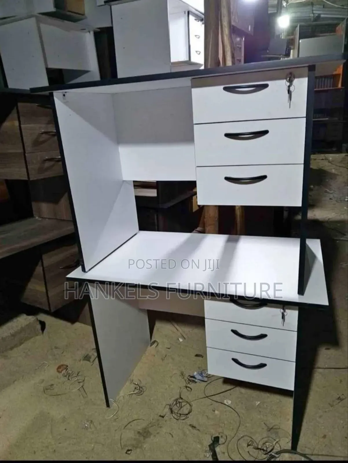 Minimalist Office Study Desk – Clean Design, Maximum Use