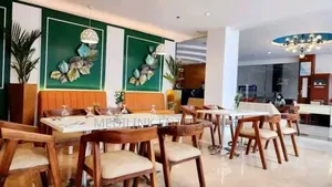 Mahogany Chairs 4-Seater Restaurant Tables Set