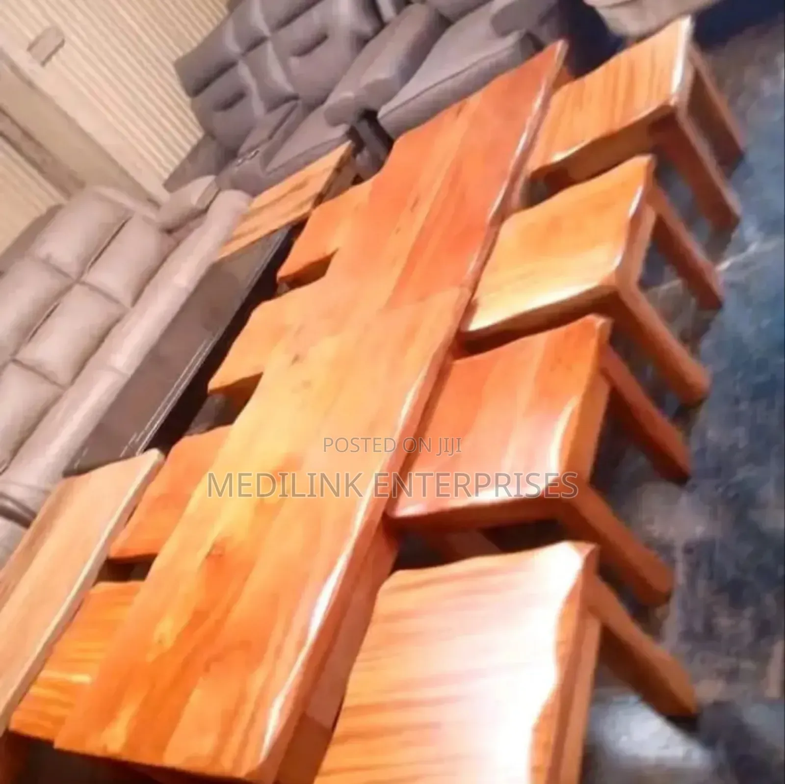 Mahogany Clear Vanish Coffee Table Set With 4 Stools
