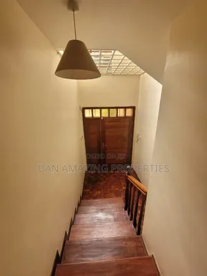 6bdrm Maisonette in Lavington Plus Dsq for rent