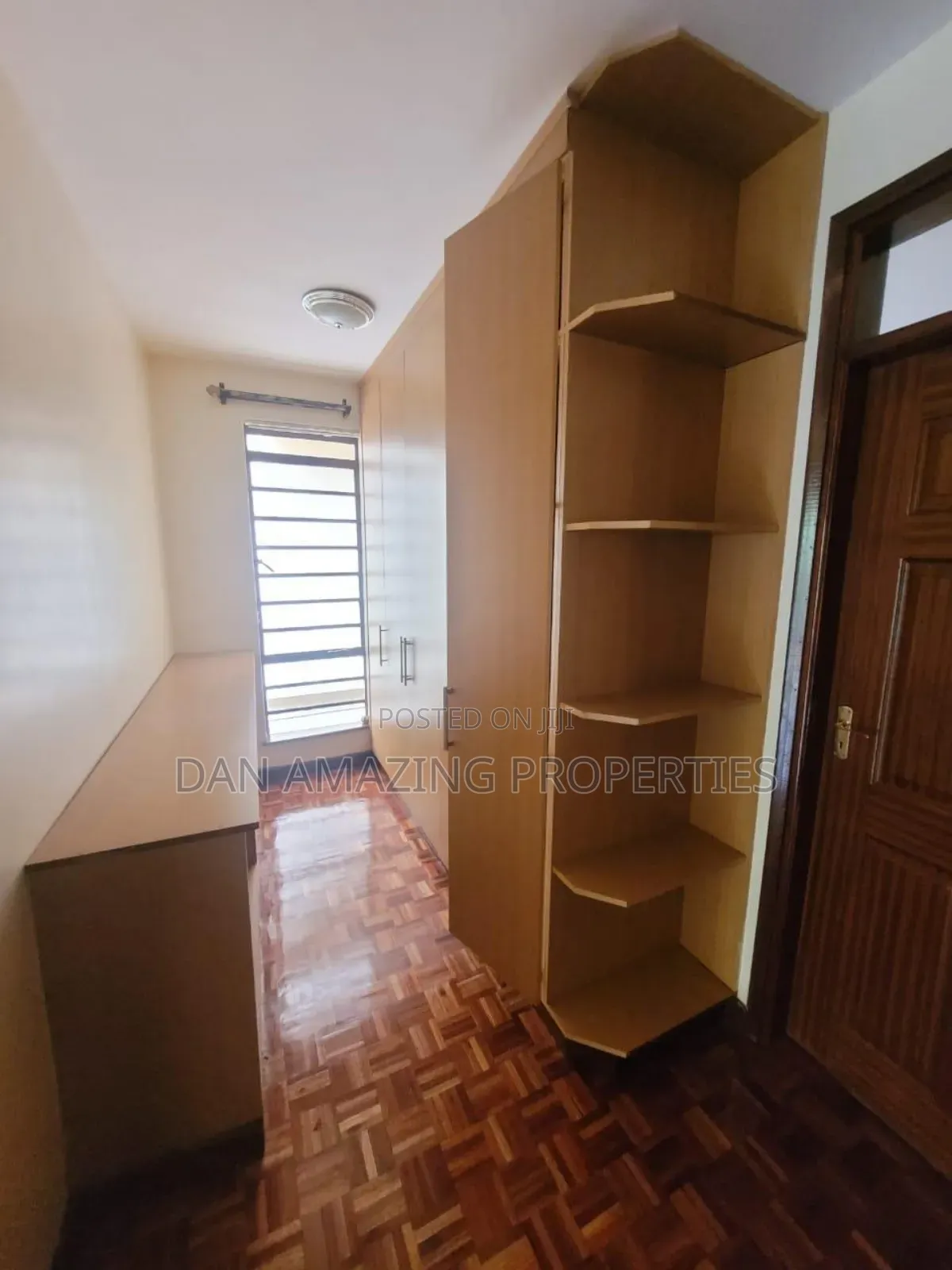 6bdrm Maisonette in Lavington Plus Dsq for rent