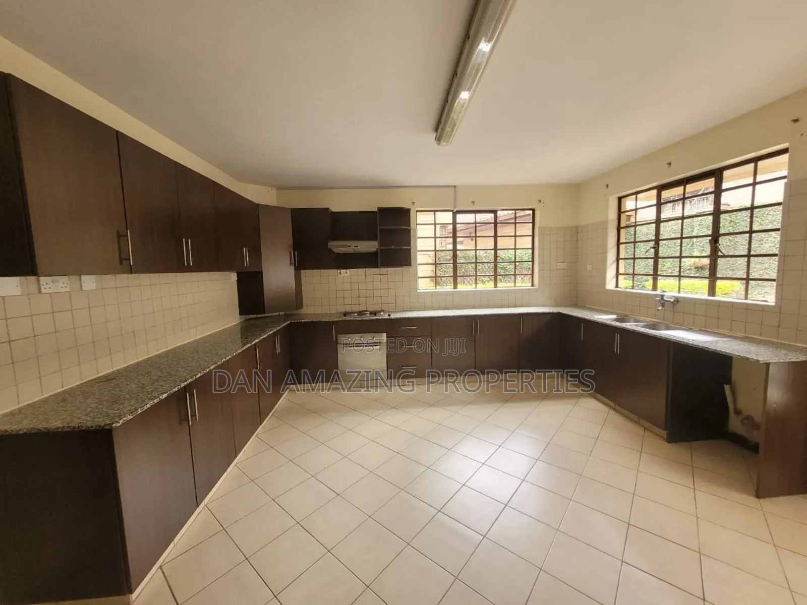6bdrm Maisonette in Lavington Plus Dsq for rent