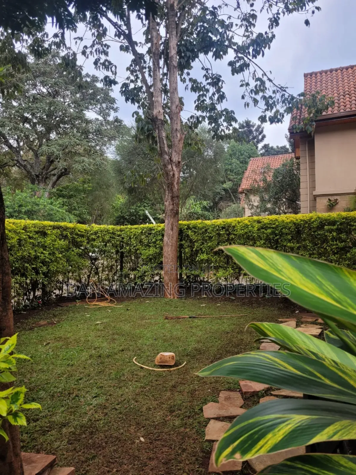 6bdrm Maisonette in Lavington Plus Dsq for rent