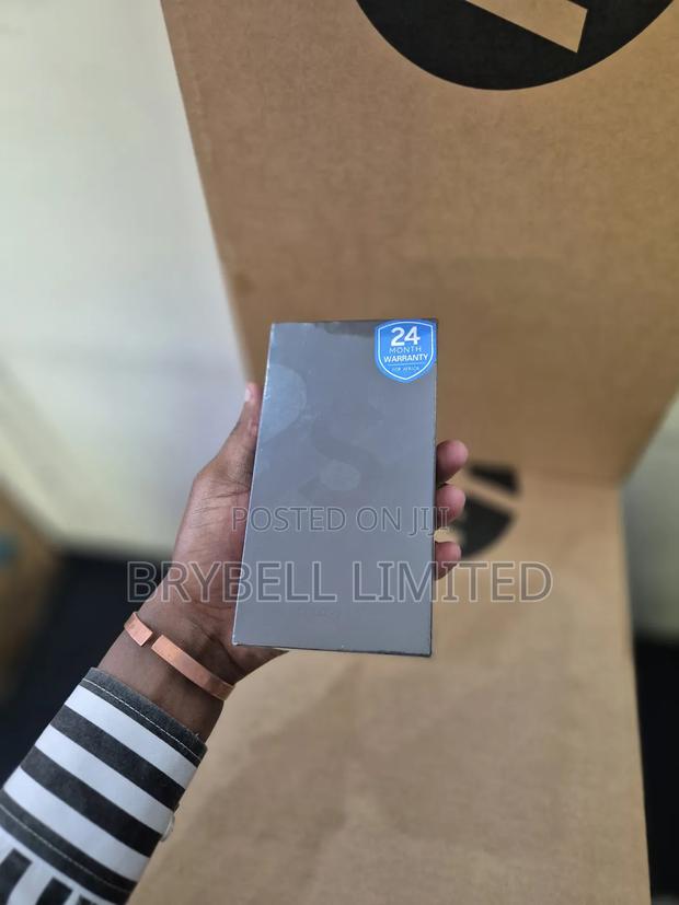 New Samsung Galaxy S22 5G 128 GB Black - main view