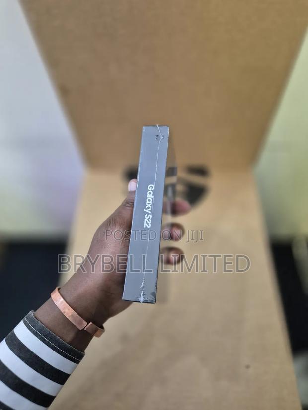 New Samsung Galaxy S22 5G 256 GB White - thumbnail 5