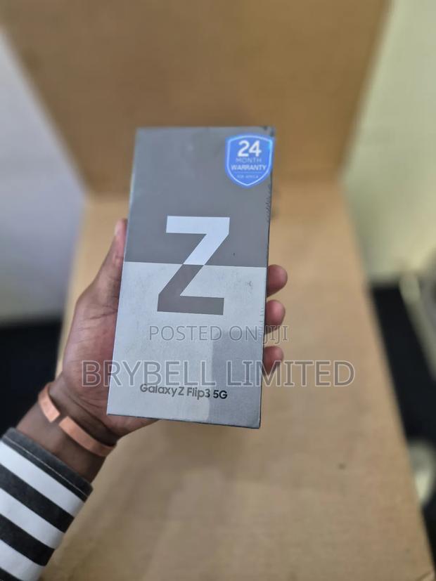 New Samsung Galaxy Z Flip3 5G 128 GB Black