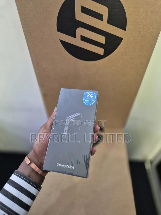 New Samsung Galaxy Z Flip6 256 GB Silver - thumbnail 3