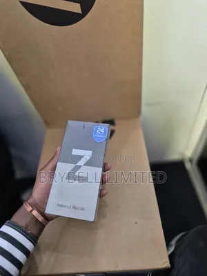 New Samsung Galaxy Z Flip3 5G 256 GB Purple