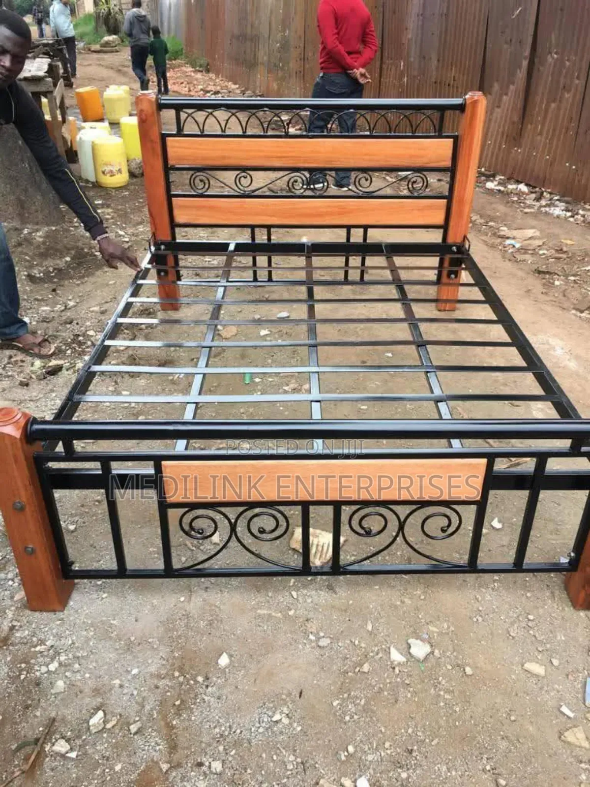 Wooden Metallic 5*6 Beds