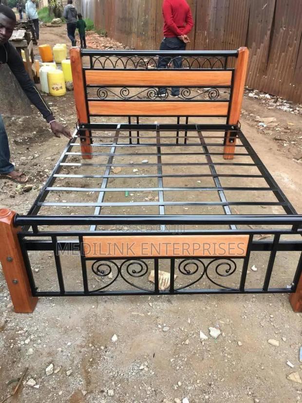 Wooden Metallic 5*6 Beds