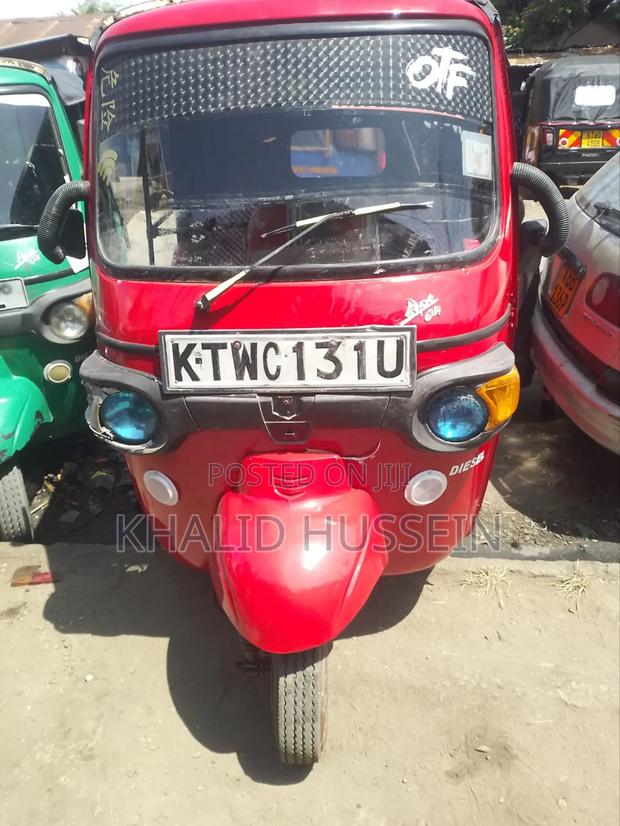 Piaggio 2024 Yellow - thumbnail 4