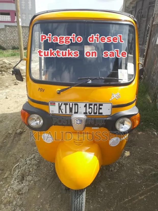 Piaggio 2024 Yellow - main view