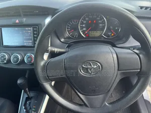 Toyota Corolla Fielder 2018 Silver