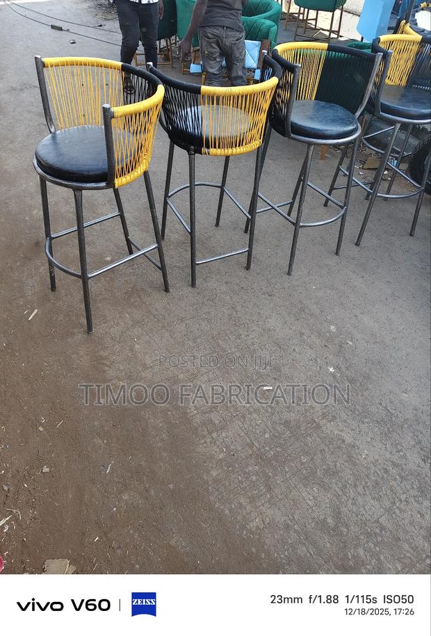 Restaurants High Stools With Design Ripped Colours