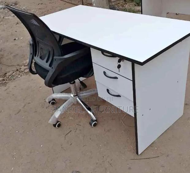 Ergonomic Office Study Desk And Swivel Chair For Staff Students