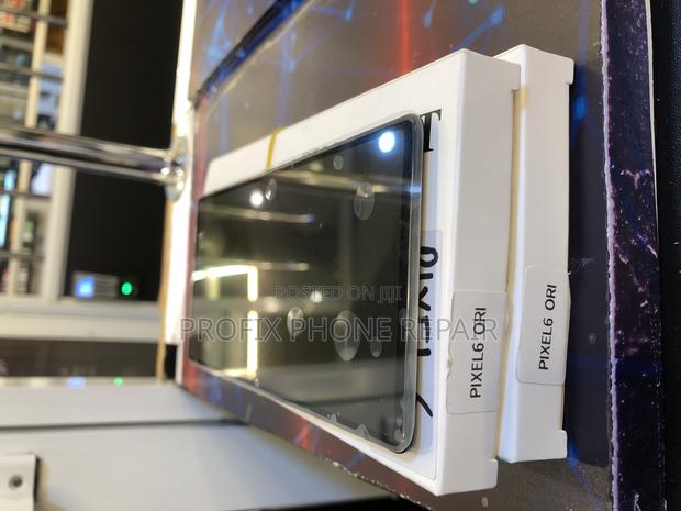 Original Pixel 6 Broken Screen Replacement and Installation - main view