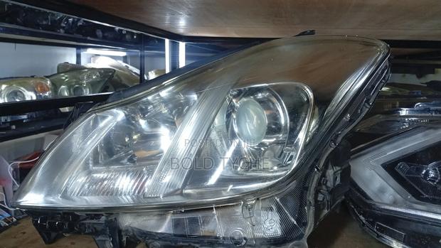 Toyota Crown Headlight - main view