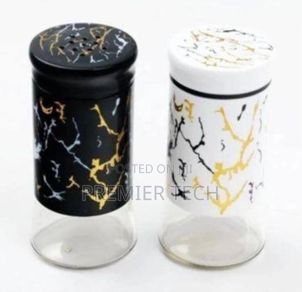 *Seasoning Salt Shaker Now Available in 4 Colours