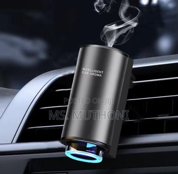 Smart Car Aroma Diffuser + 3 Refill Bottles and Usb Charging Cable.