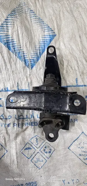 Toyota 100 Engine Mountings