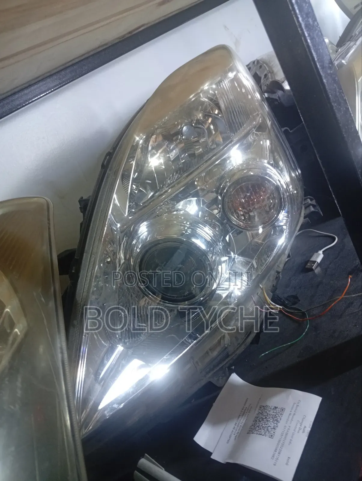 Toyota Isis Headlight
