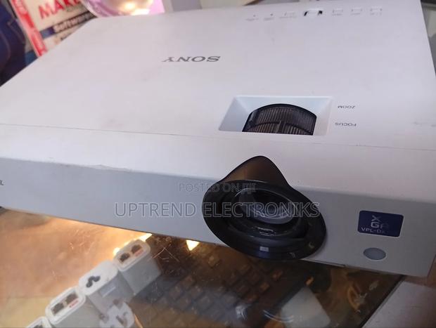 Sony Dx100 Projector – Clear, Bright Reliable Performance - main view