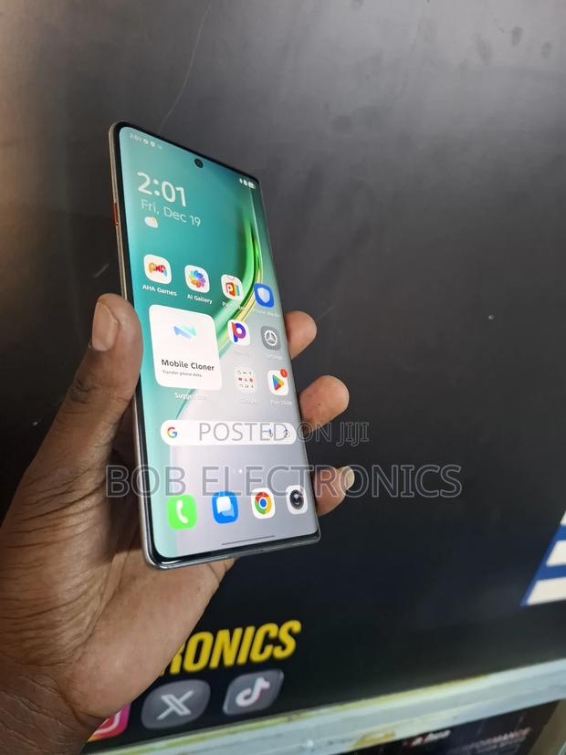 Tecno Camon 40 Pro 256 GB Blue - thumbnail 3