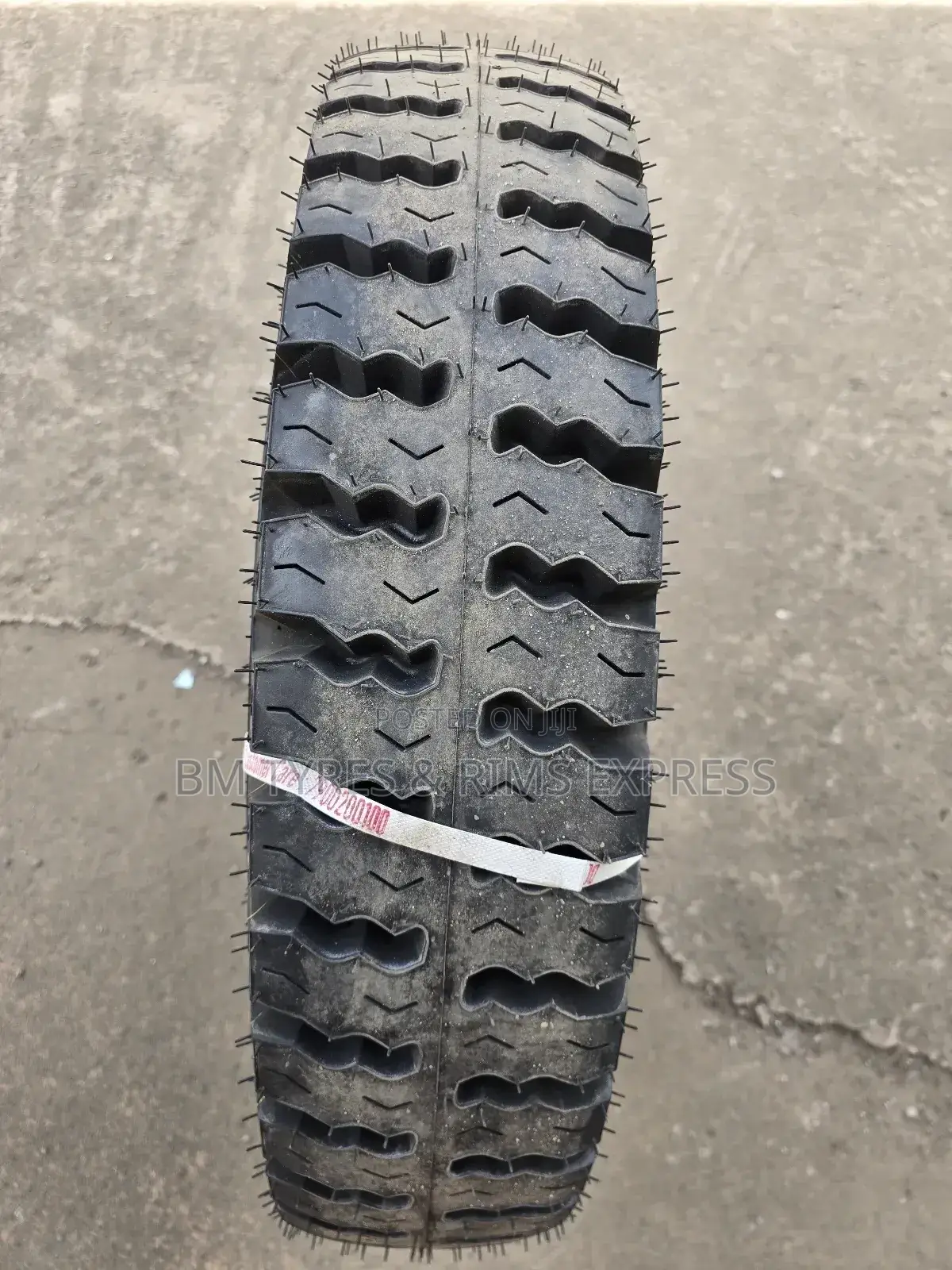 750 R16 Superking Tyres (Diff).