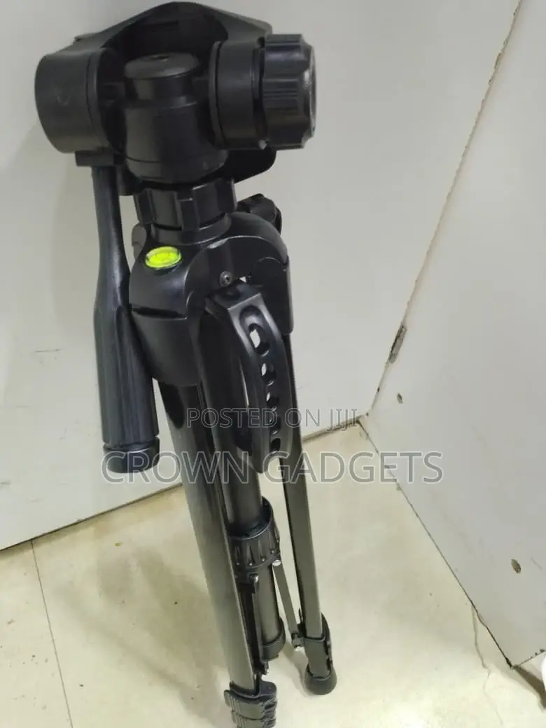 3520 Lightweight Camera Tripod With 360° Pan Head